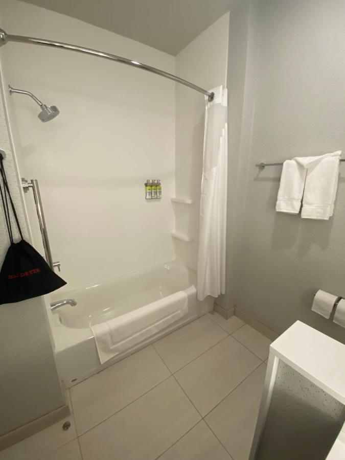 Hotel Express & By Ihg 3*